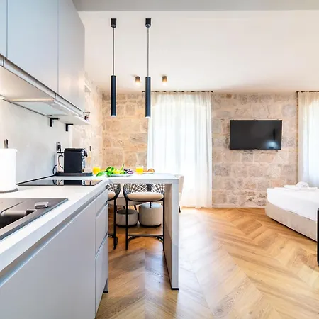 Centre In Stone House *