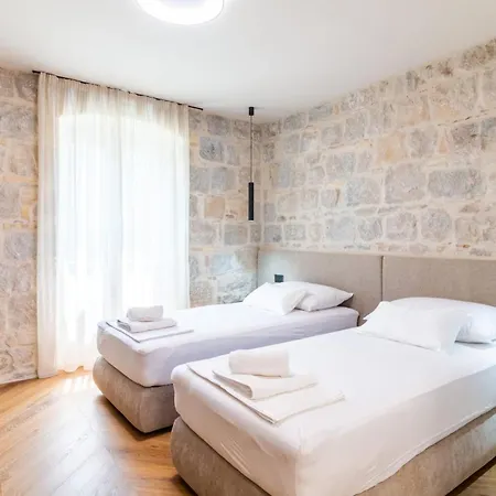 Centre In Stone House Apartmán *