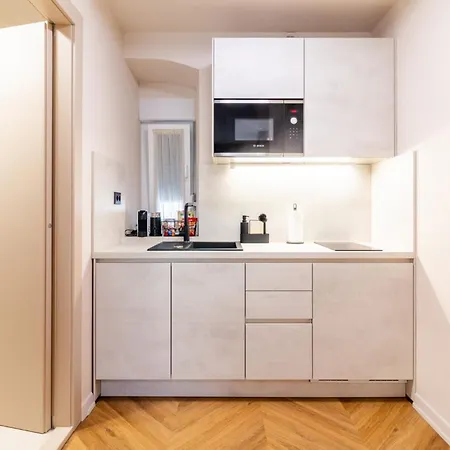 Centre In Stone House Split