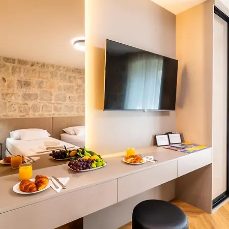 Centre In Stone House Apartment *