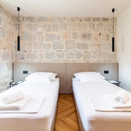 Centre In Stone House Apartmán