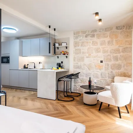 Centre In Stone House Lejlighed Split